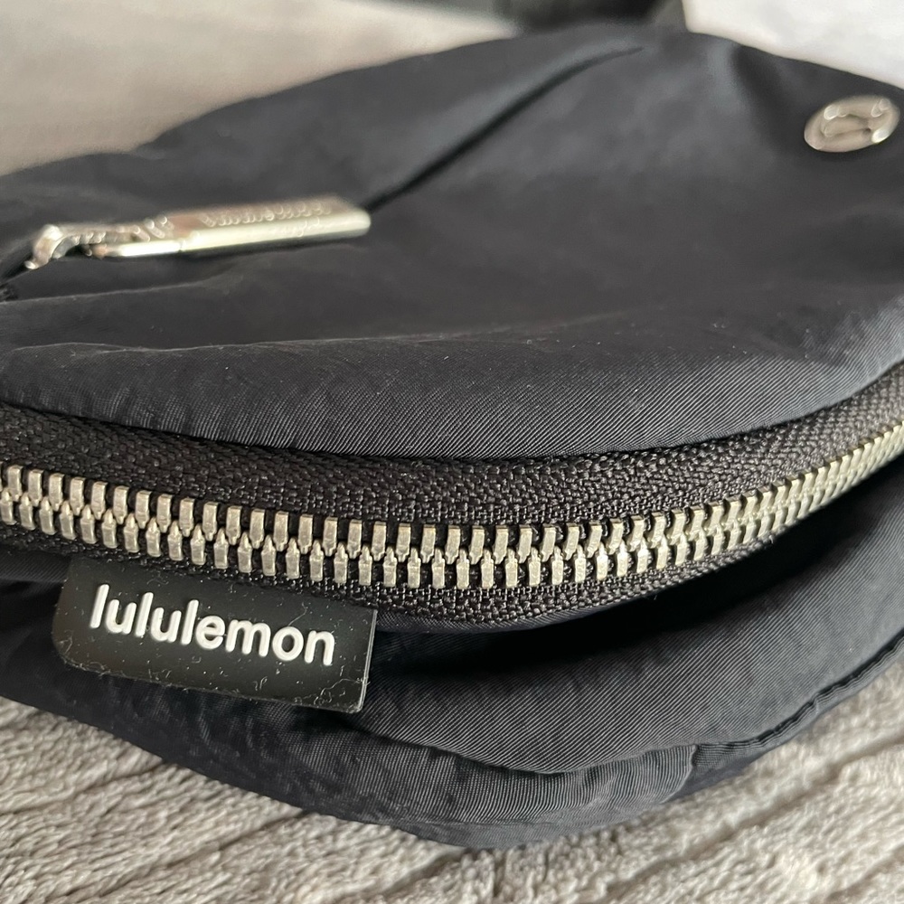Lululemon mini festival bag